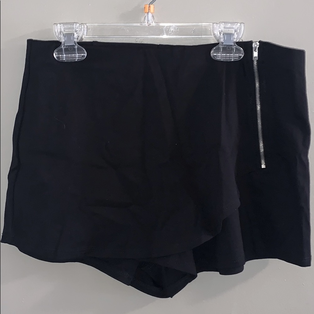 Black going out skort